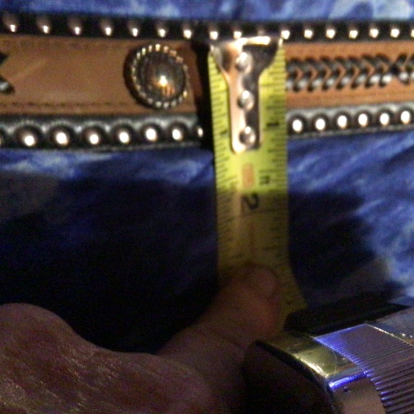 Leather Hand tooled belt with conch studs leather details sz 38/95 - Picture 8 of 10